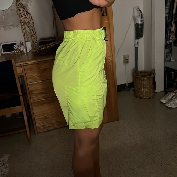 ZARA size xs neon yellow polyester puffer cargo shorts - Picture 5 of 6